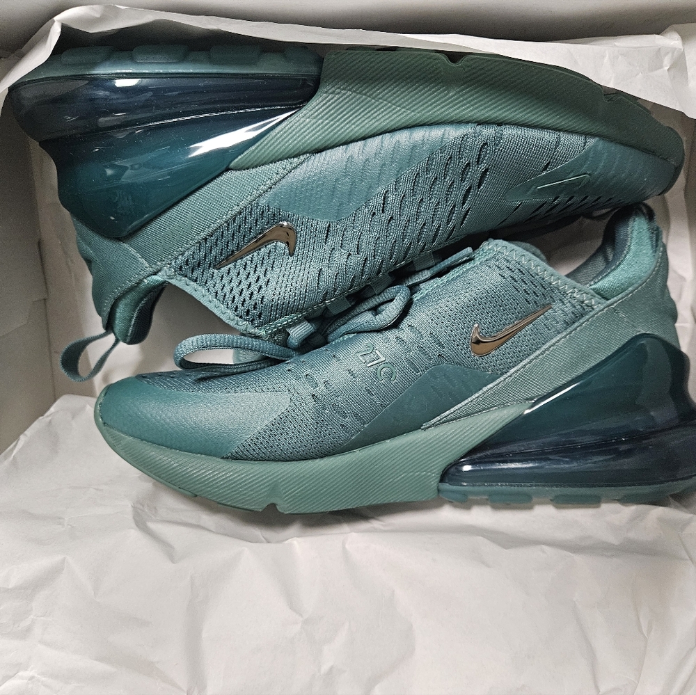 Nike Air Max 270 Sneakers size 8 WOMEN